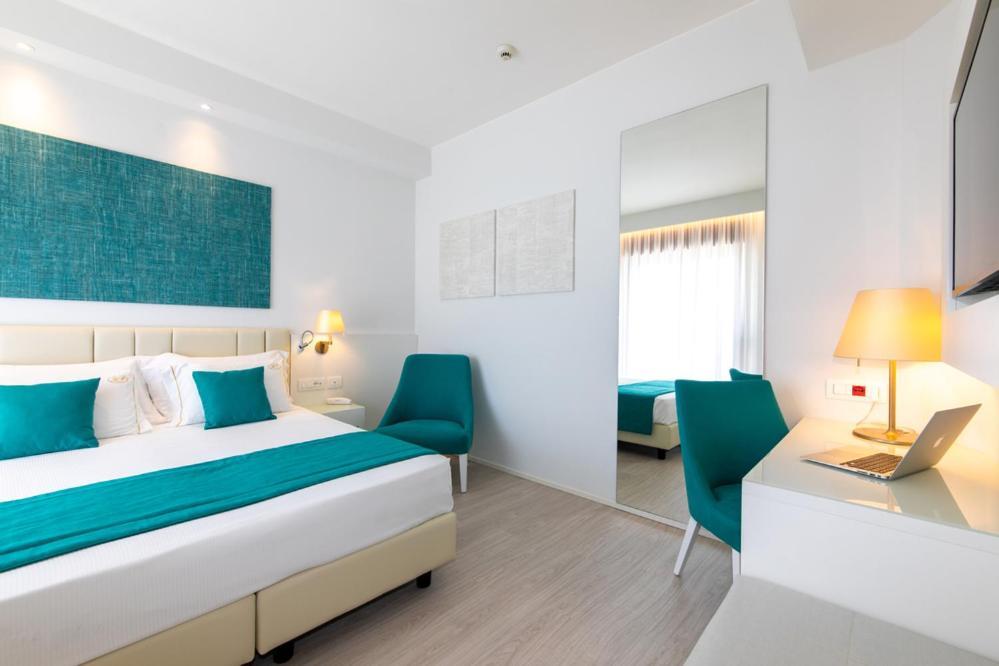 Deluxe Room,738037462:JPEG